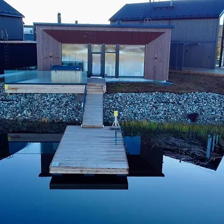 Villa Priddy-lapland Luxury With Hot Tub And Sauna Äkäslompolo