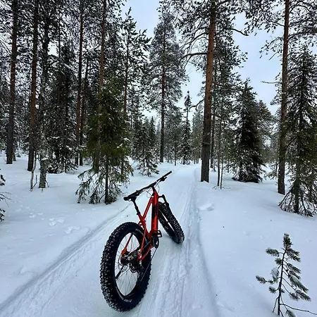 Priddy-lapland Luxury With Hot Tub And Sauna Äkäslompolo
